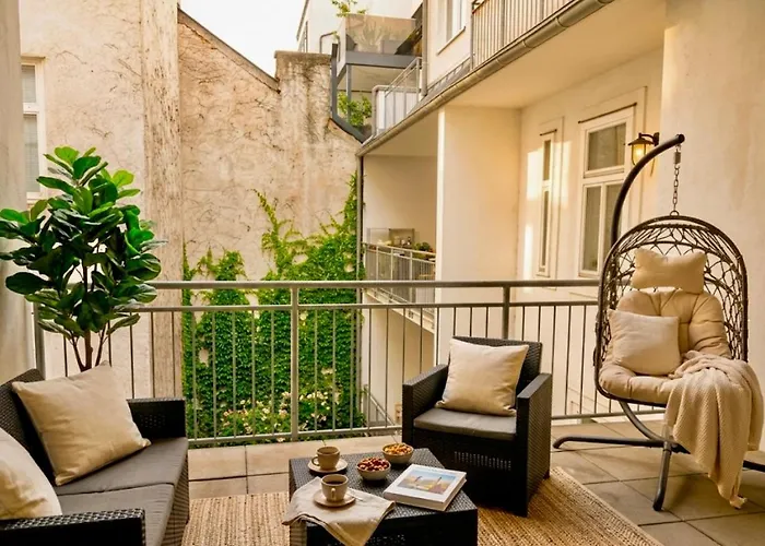 Διαμέρισμα Spacious With Balcony & Free Parking