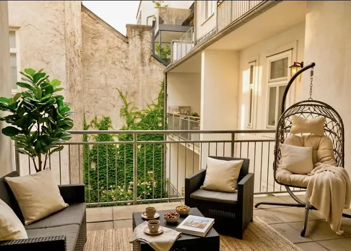 Spacious With Balcony & Free Parking Βιέννη