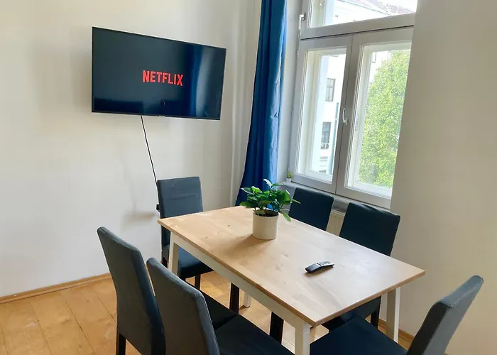 Διαμέρισμα Spacious With Balcony & Free Parking