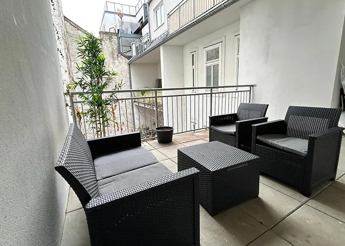 Spacious With Balcony & Free Parking Βιέννη