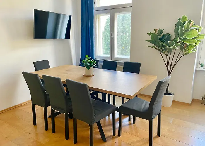 Spacious With Balcony & Free Parking Apartment *