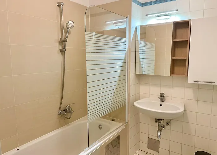 Apartment Spacious With Balcony & Free Parking Wien