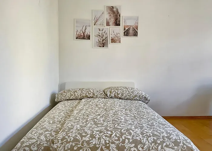 Spacious With Balcony & Free Parking * Βιέννη