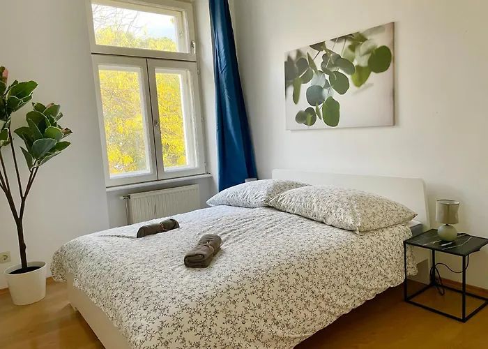 Διαμέρισμα Spacious With Balcony & Free Parking *