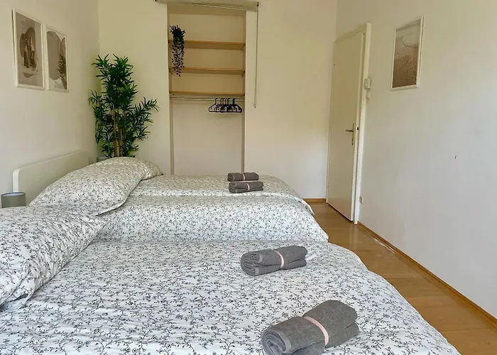 Spacious With Balcony & Free Parking Apartment Wien
